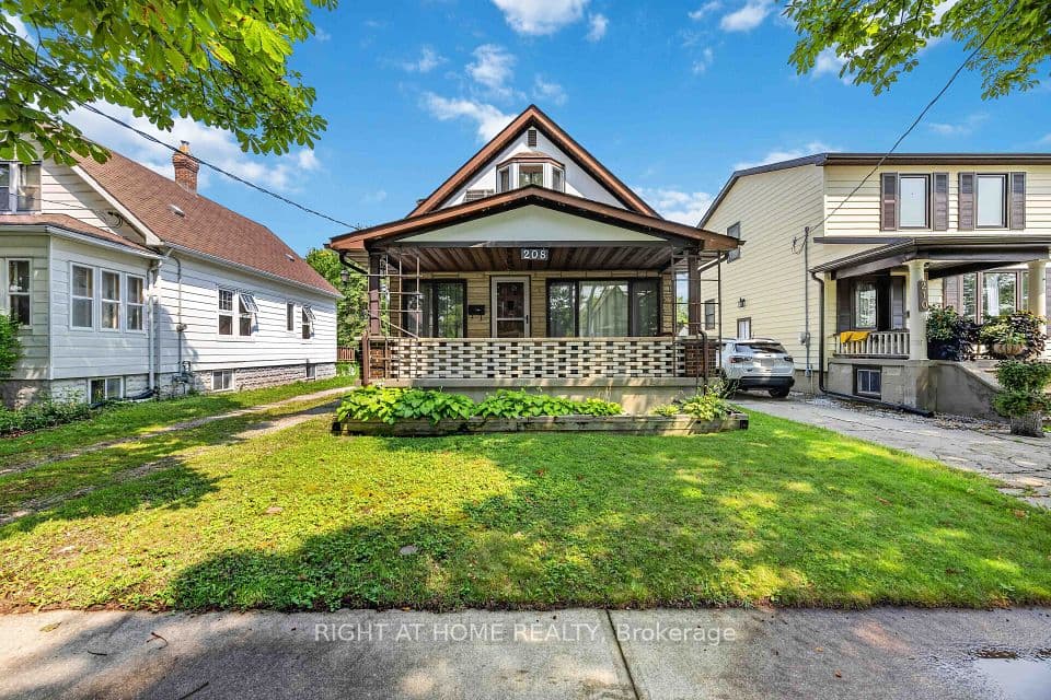 208 Ross Avenue, Sarnia, ON N7T 1J7 – main photo