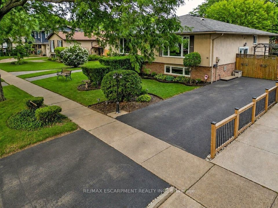14 Woodeden Road, Grimsby, ON L3M 4N4 – main photo