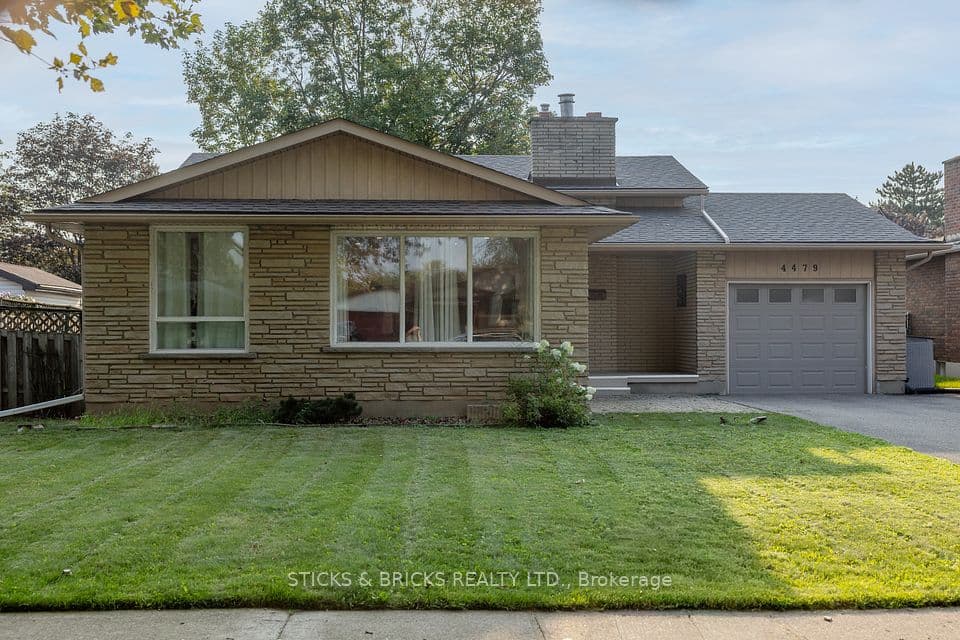 4479 Mitchell Avenue, Niagara Falls, ON L2E 6R6 – main photo