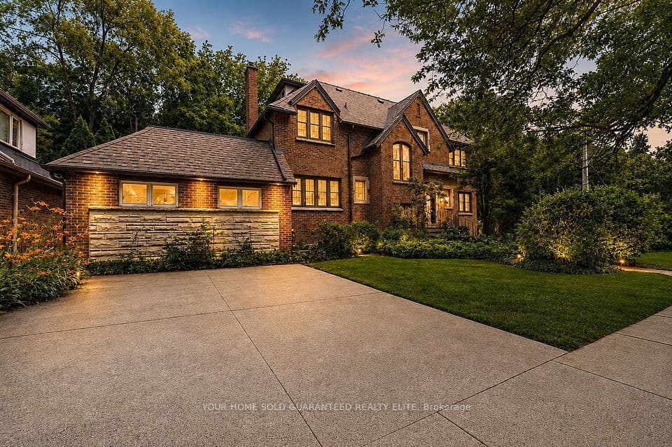 4 Forsyth Avenue N, Hamilton, ON L8S 4E1 – main photo