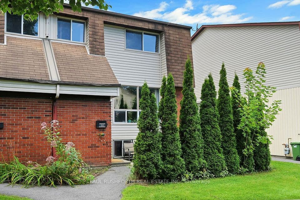 5 Sonnet Crescent D, Bells Corners and South to Fallowfield, ON K2H 8W8 – main photo
