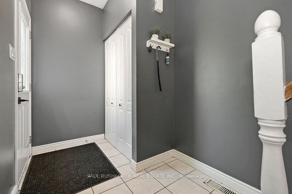 5 Sonnet Crescent D, Bells Corners and South to Fallowfield, ON K2H 8W8 – photo 3
