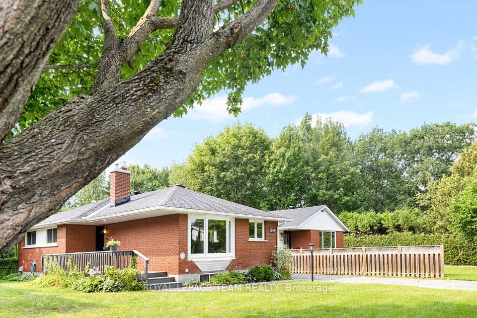 2349 Edwin Crescent, Parkway Park - Queensway Terrace S and Area, ON K2C 1H8 – photo 3