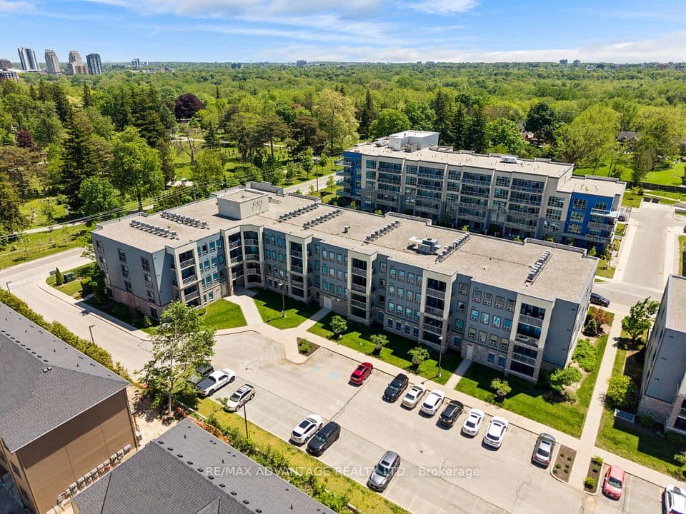 320 Sugarcreek Trail 109, London North, ON N6H 0G3 – main photo