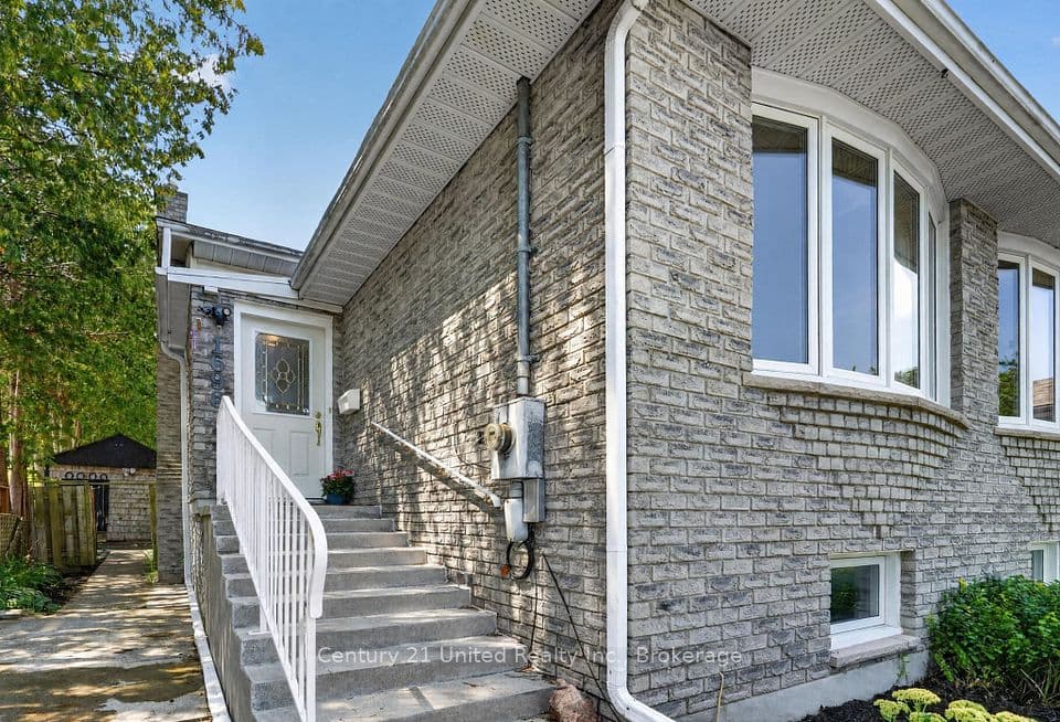 1696 Applewood Crescent, Peterborough, ON K9K 1N4 – photo 2