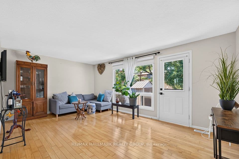 7009 Bilberry Drive, Orleans - Convent Glen and Area, ON K1C 2C2 – photo 3