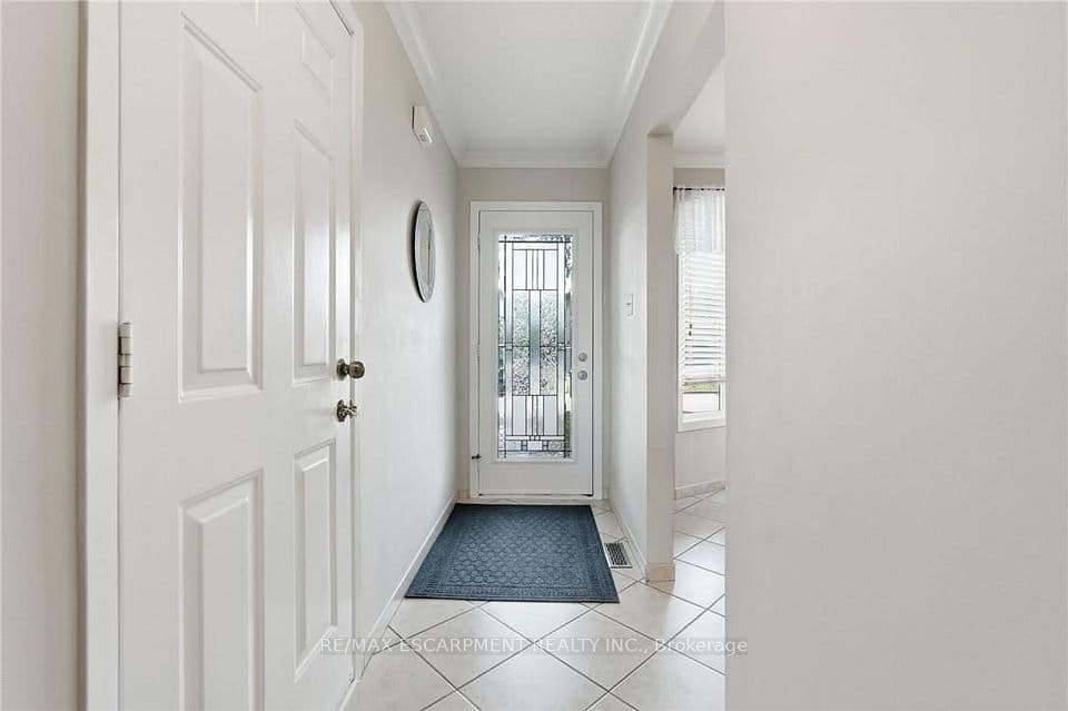 30 Twinoaks Crescent, Hamilton, ON L8J 2E9 – photo 3