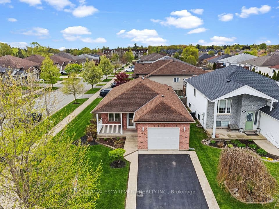 296 Autumn Crescent, Welland, ON L3C 7K1 – main photo