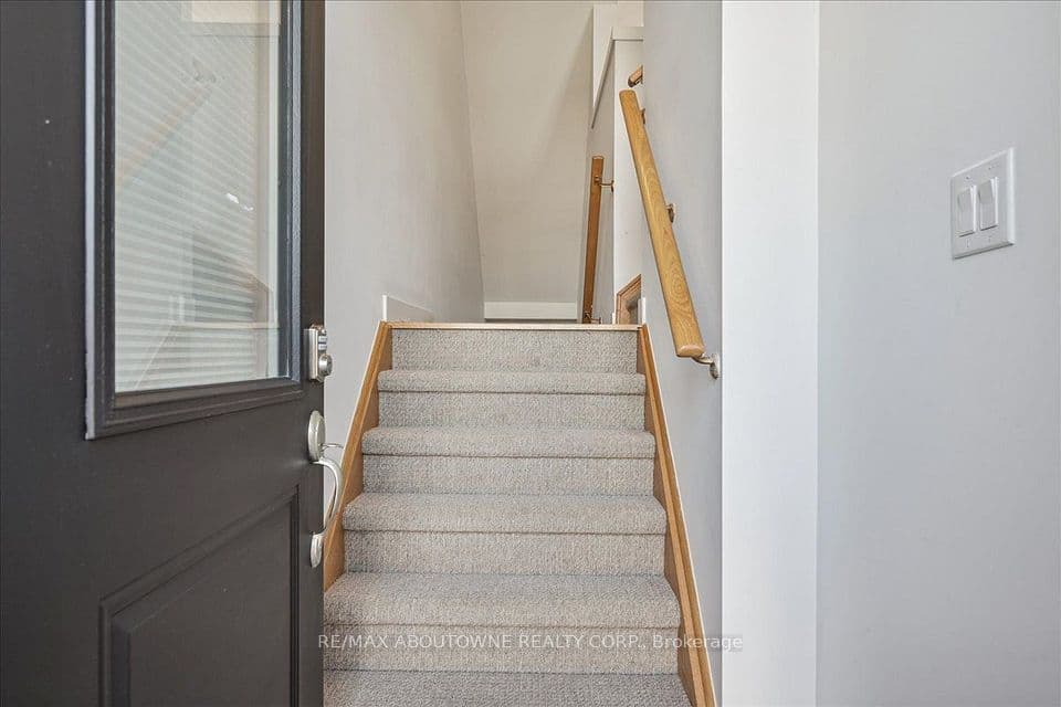 590 North Service Road 31, Hamilton, ON L8E 0K5 – photo 3