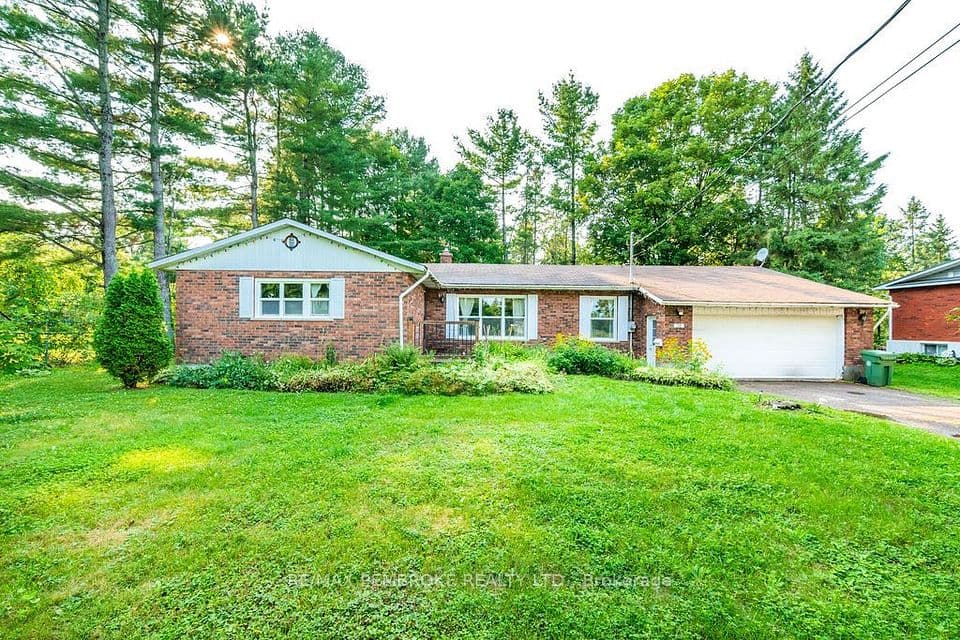 20 Meadowbrook Drive, Laurentian Valley, ON K8A 7C3 – main photo