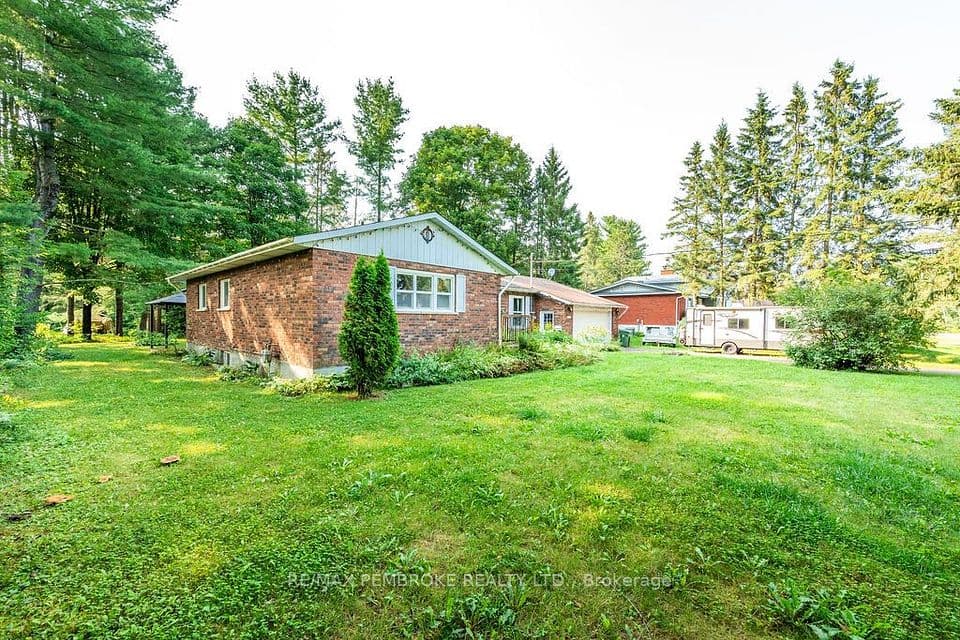 20 Meadowbrook Drive, Laurentian Valley, ON K8A 7C3 – photo 2
