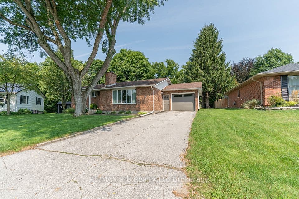 34 Glenridge Road, Tillsonburg, ON N4G 4J7 – photo 2