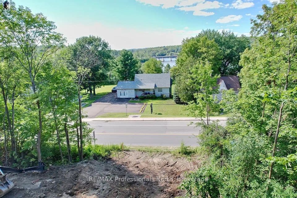 155 Main Street W, Huntsville, ON P1H 1X8 – photo 2