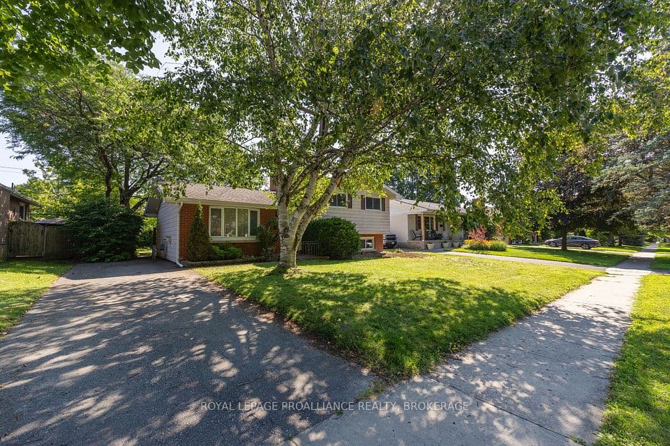 250 Glen Castle Road, Kingston, ON K7M 4N8 – photo 3