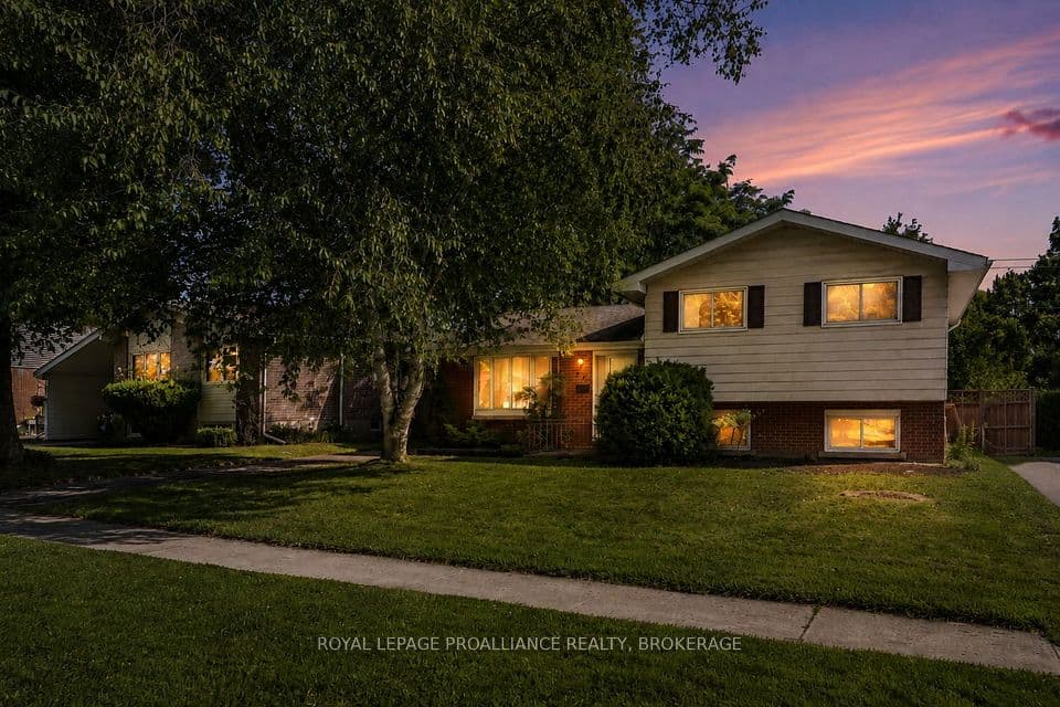 250 Glen Castle Road, Kingston, ON K7M 4N8 – main photo