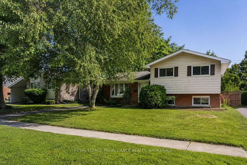 250 Glen Castle Road, Kingston, ON K7M 4N8 – photo 2