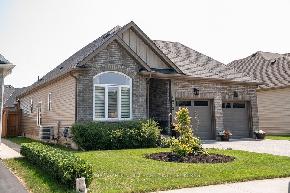 4073 Village Creek Drive, Fort Erie, ON L0S 1S0 – main photo