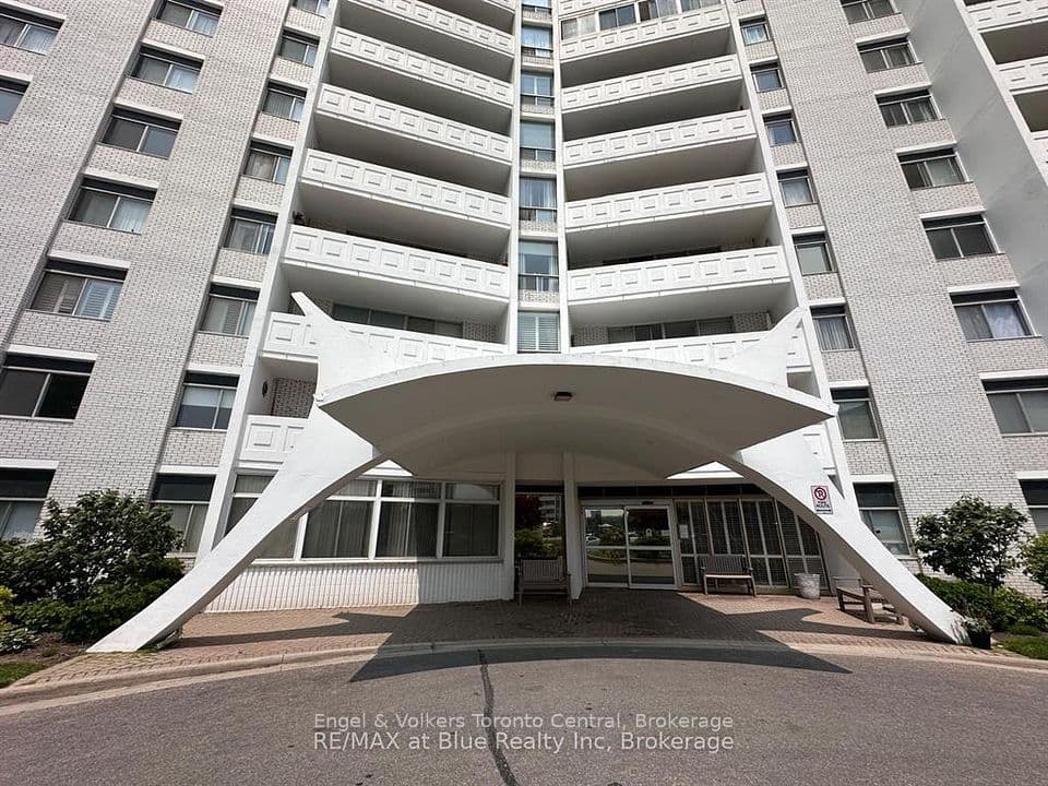 15 Towering Heights Boulevard 502, St. Catharines, ON L2T 3G7 – photo 2