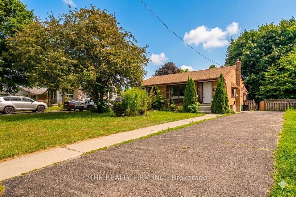 348 Winnipeg Boulevard, London East, ON N5W 4V2 – main photo