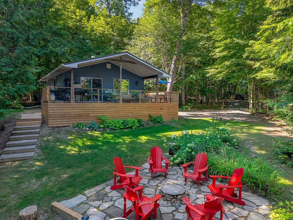 12 Silver Birch Circle, McKellar, ON P2A 0B5 – main photo
