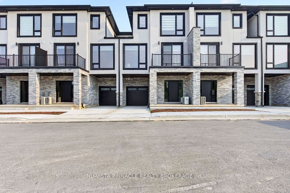 3103 Petty Street 14, London South, ON N6L 0K1 – main photo