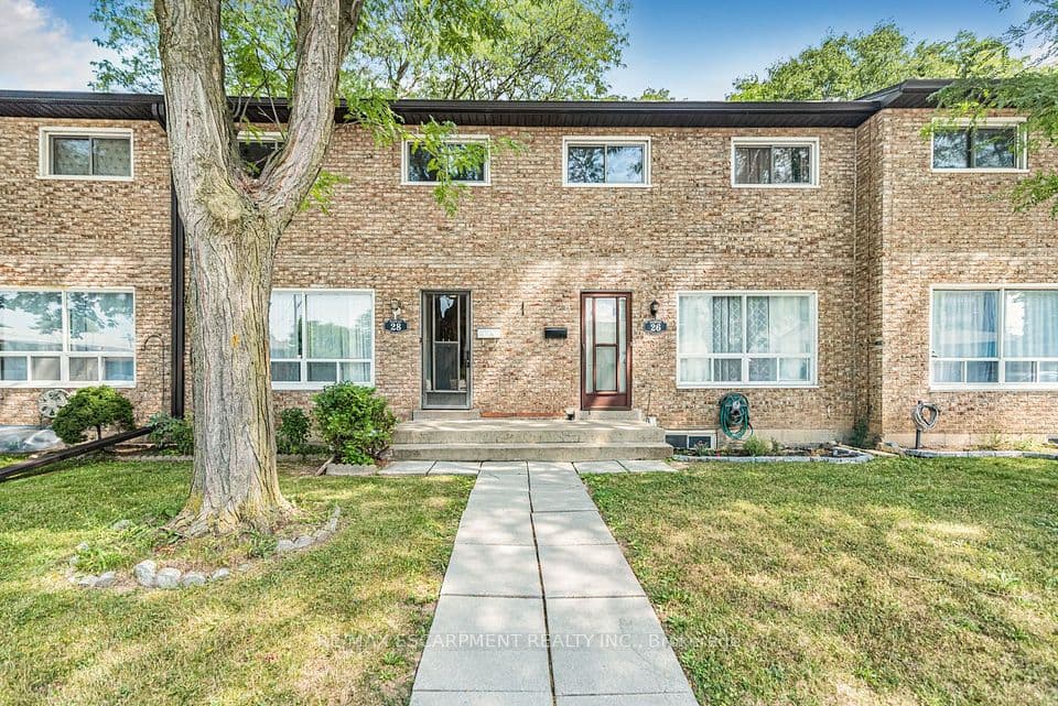 28 RIVERDALE Drive, Hamilton, ON L8E 1J8 – main photo