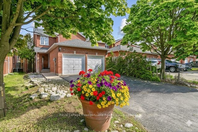 44 Corbett Street, Cambridge, ON N1T 1V5 – main photo