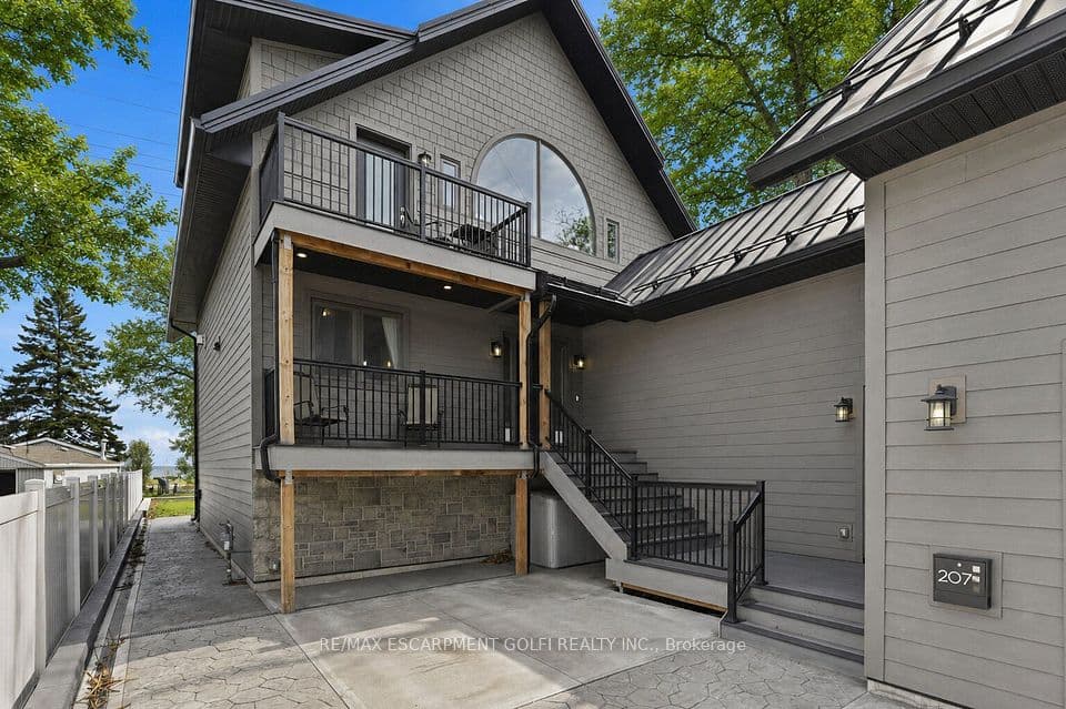 207 BEACH Boulevard, Hamilton, ON L8H 6V8 – photo 3