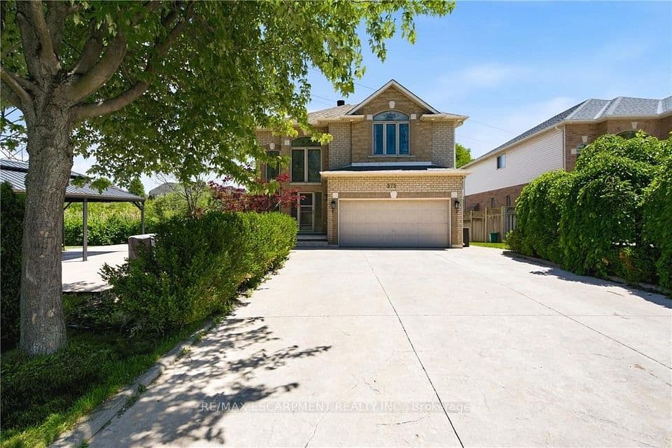 575 Stonehenge Drive, Hamilton, ON L9K 1T4 – photo 2