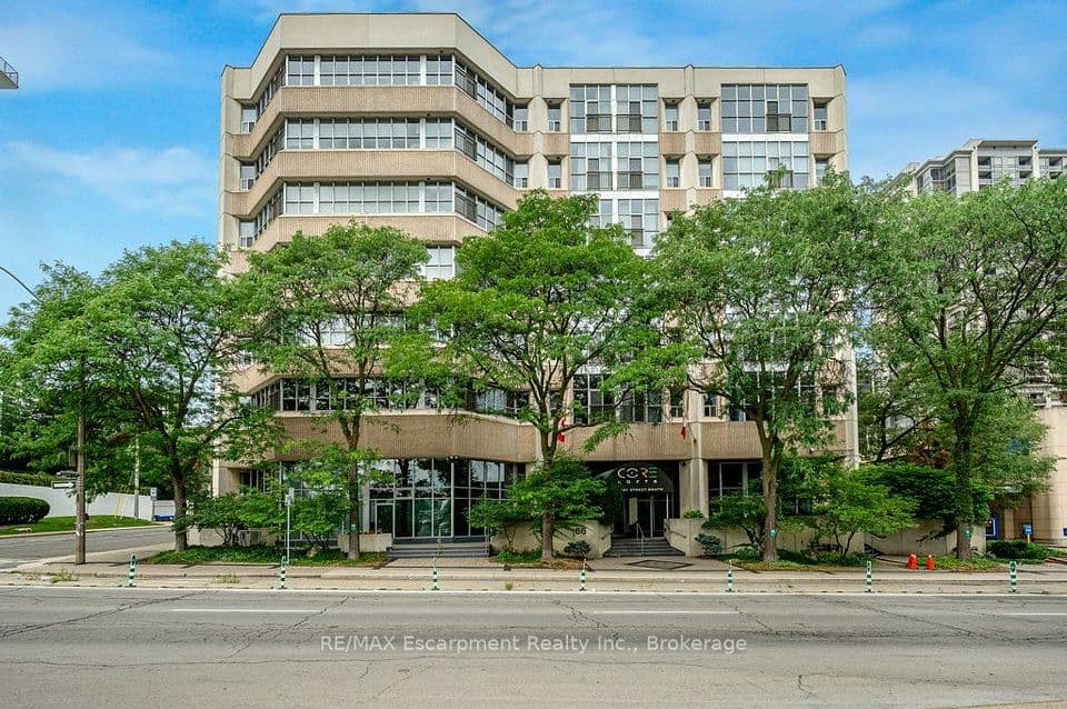 66 Bay Street S 107, Hamilton, ON L8P 4Z6 – main photo