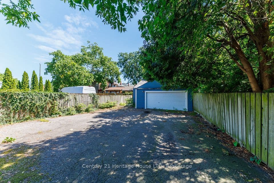 164 Lake Street, St. Catharines, ON L2R 5Y7 – photo 2
