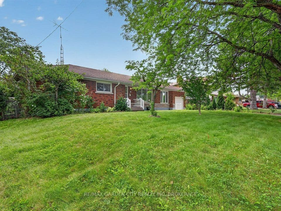 8 Champa Drive, St. Catharines, ON L2M 3K2 – photo 3