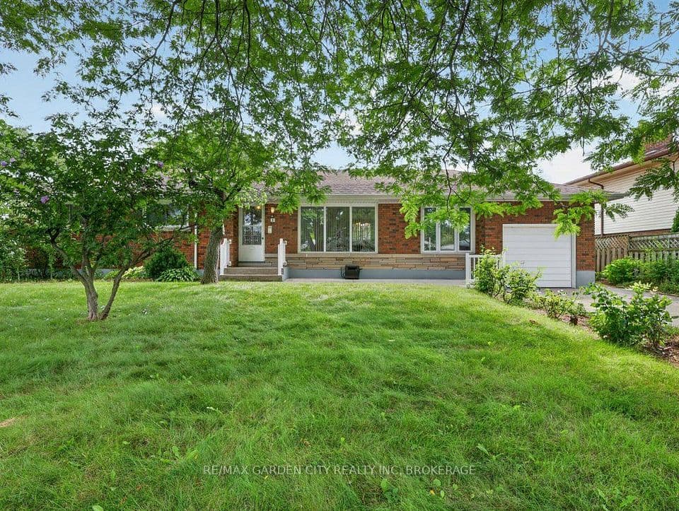8 Champa Drive, St. Catharines, ON L2M 3K2 – main photo