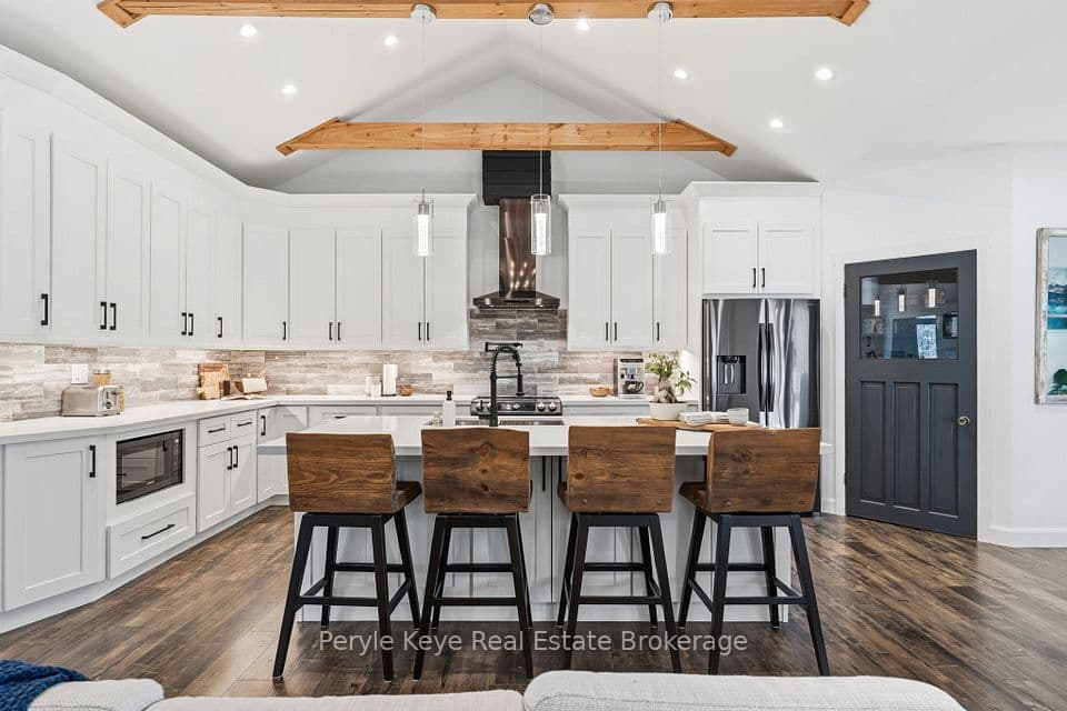 1056 Xavier Street, Gravenhurst, ON P0E 1G0 – photo 2