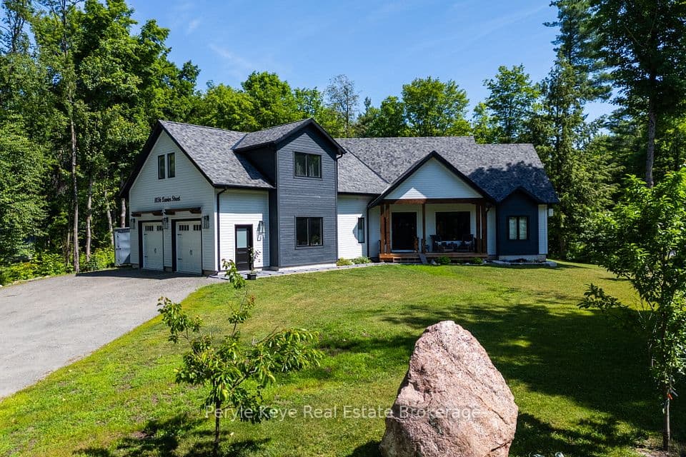 1056 Xavier Street, Gravenhurst, ON P0E 1G0 – main photo