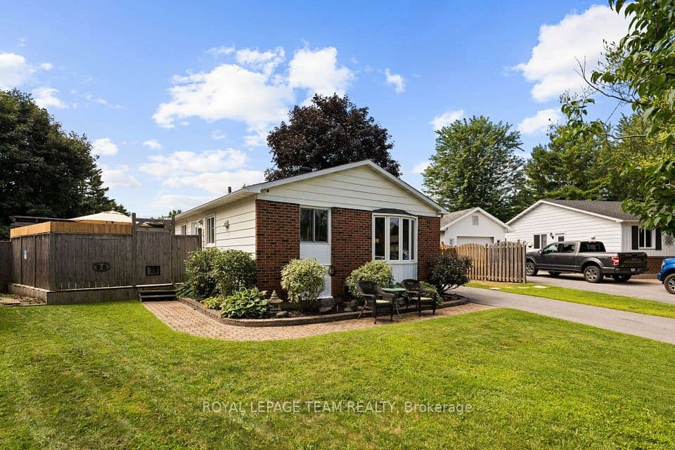 27 Ballantrae Way, Kanata, ON K2L 1N3 – photo 2