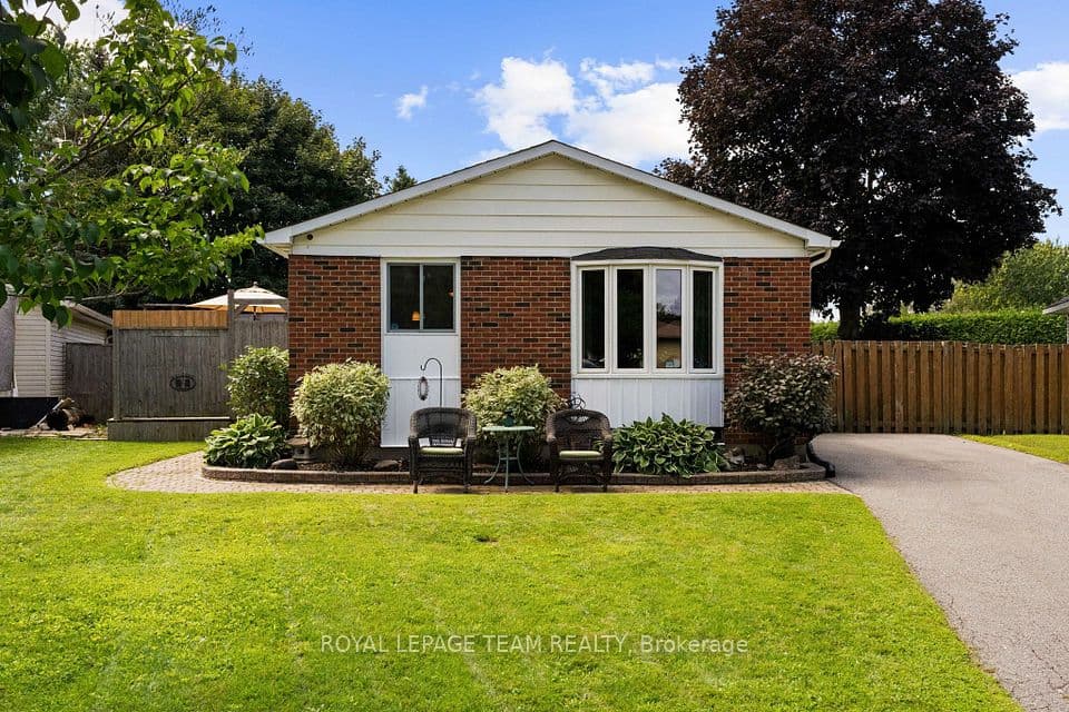 27 Ballantrae Way, Kanata, ON K2L 1N3 – main photo
