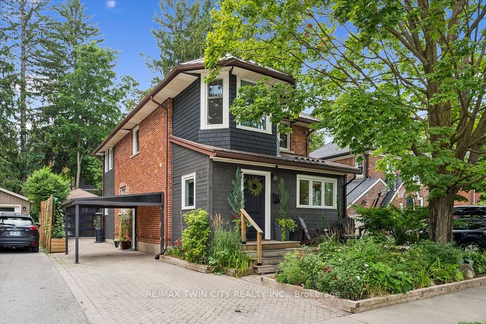 121 Belmont Avenue, Waterloo, ON N2L 2A8 – main photo