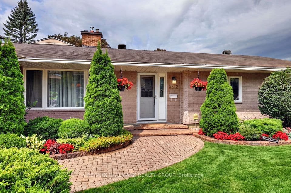 2692 Colman Street, Billings Bridge - Riverside Park and Area, ON K1V 8J9 – photo 2