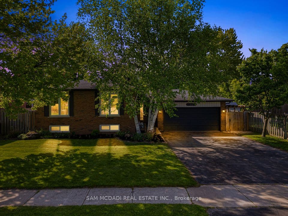 32 Milverton Close, Hamilton, ON L8B 0A9 – main photo