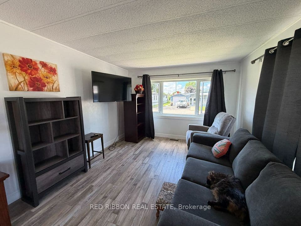 16 Velma Street, Strathroy-Caradoc, ON N7G 3L3 – photo 2