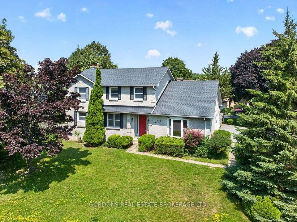 470 Kingsdale Avenue, Kingston, ON K7M 8A3 – main photo