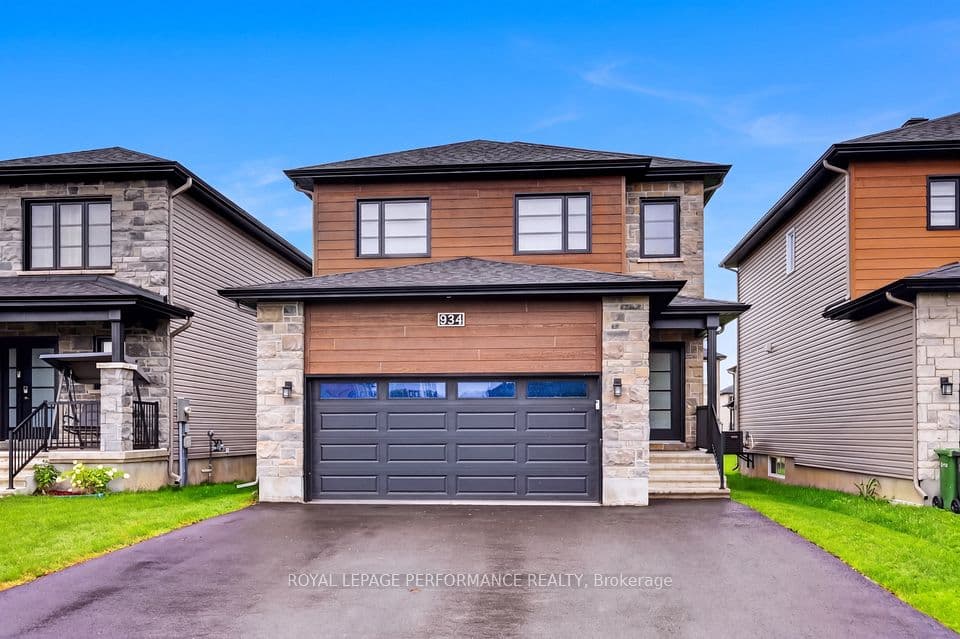 934 Chablis Crescent, Russell, ON K0A 1W0 – main photo