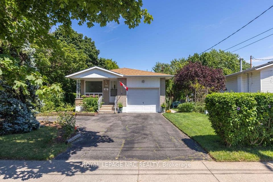 542 Lake Street, St. Catharines, ON L2N 4H8 – main photo