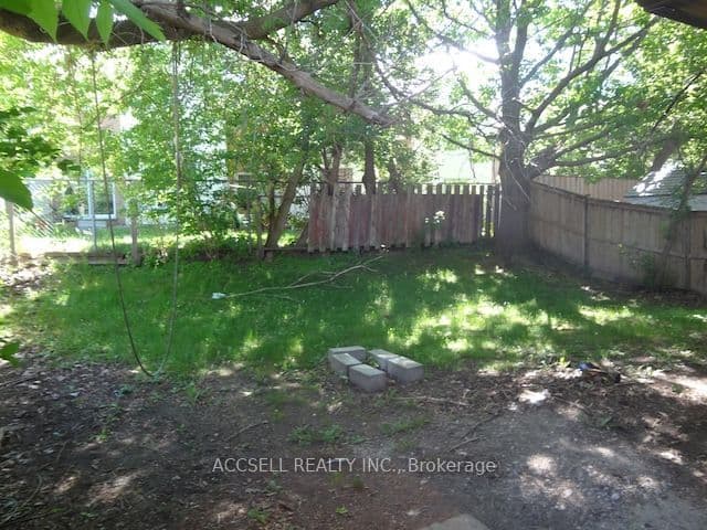 28 Harcourt Crescent, Kitchener, ON N2P 1K9 – photo 2