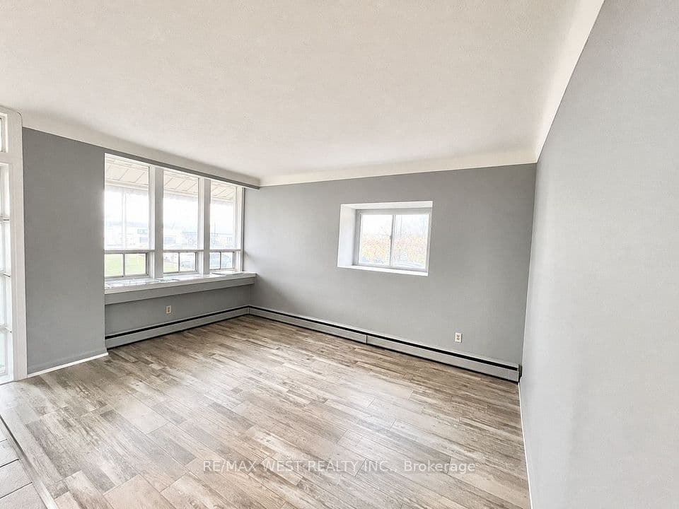 55 John Street N, Thorold, ON L2V 2S7 – photo 3