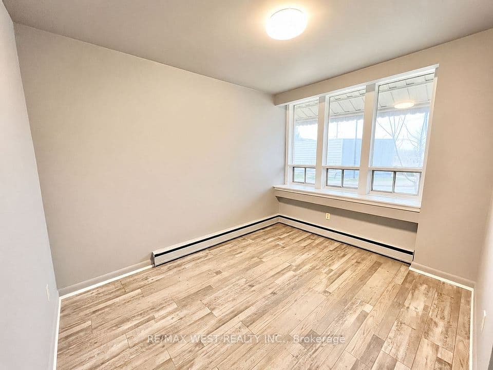 55 John Street N, Thorold, ON L2V 2S7 – photo 2