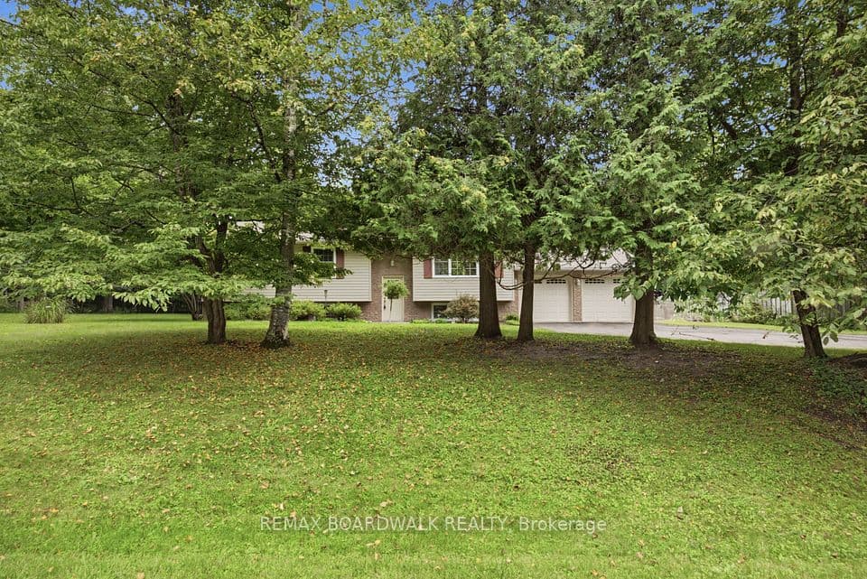 3187 Mcdonald's Corner Road, Tay Valley, ON K0G 1K0 – main photo