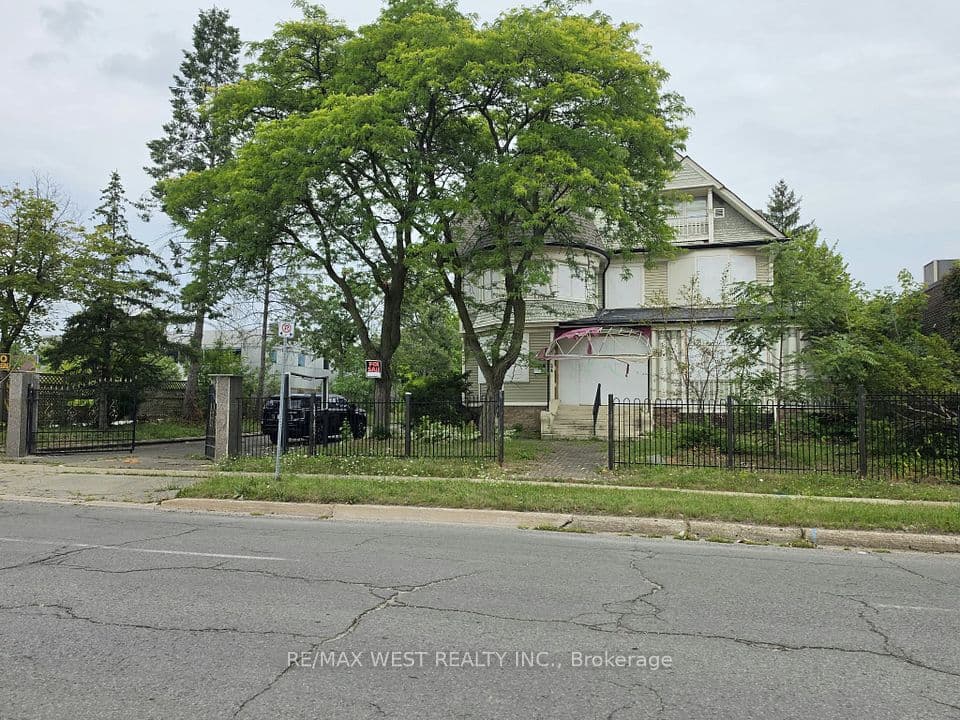 24 Burgar Street, Welland, ON L3B 2S7 – main photo