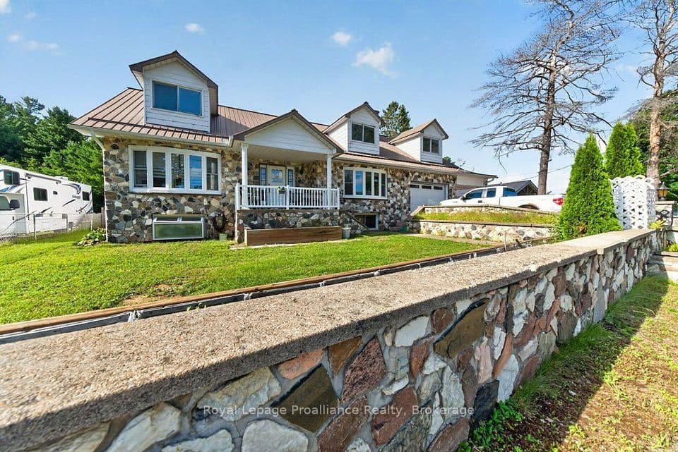 17 West Park Lane/ 32 Tall Pine Road, Addington Highlands, ON K0H 2G0 – main photo